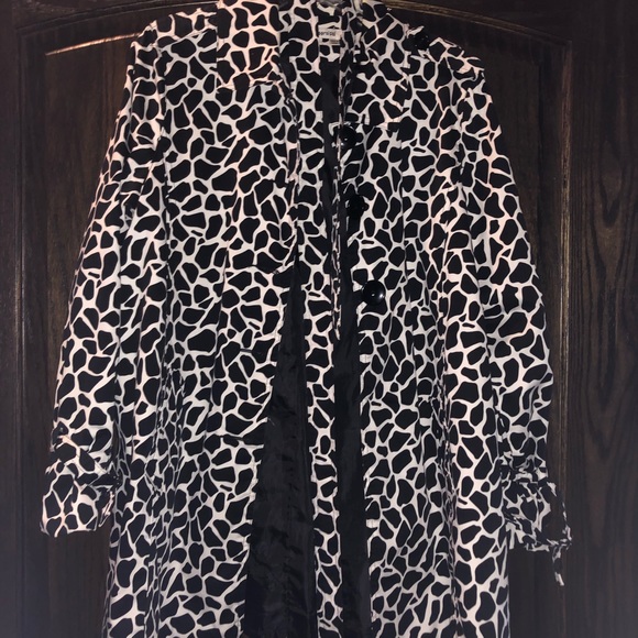 appraisal Jackets & Blazers - Women’s giraffe print jacket